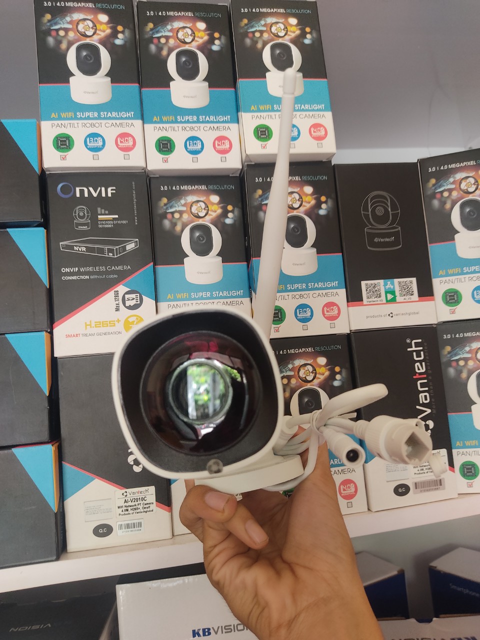 Camera IP AI Wifi 4MP VANTECH AI-V2031C dễ dàng xem camera qua điện thoại-Hàng Chính hãng