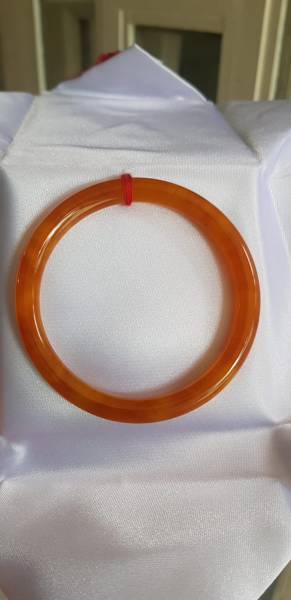 Vòng tay nữ đá Cẩm thạch Vàng Đậm mới đẹp lắm à nhen Ni 53mm x cọng 6,8mm Nữ mệnh Kim, mệnh Thổ 50kg - 55kg đeo món quà ý nghĩa dành cho các chị em ạ