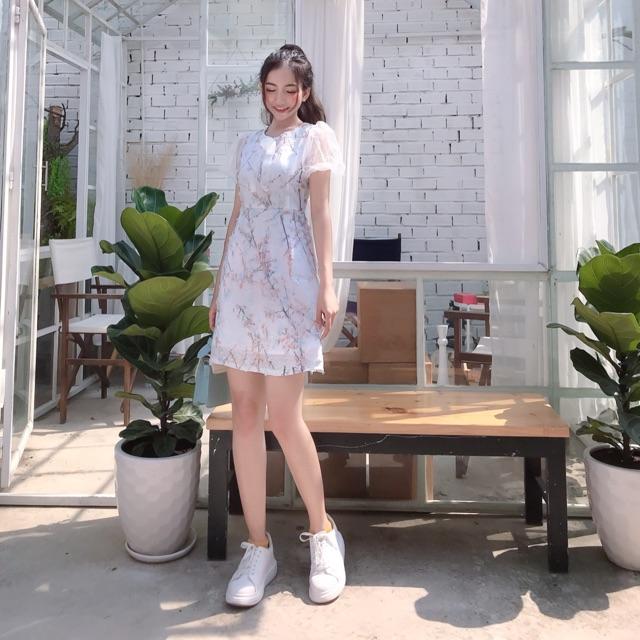 Đầm WONDERHOUSE hoa nổi phối tay lưới ánh kim