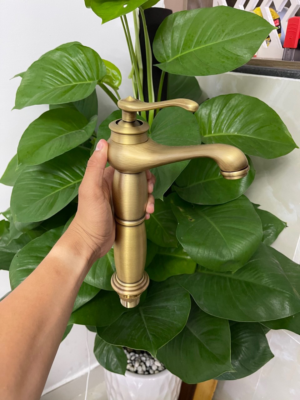 Vòi Lavabo cổ điển nóng lạnh