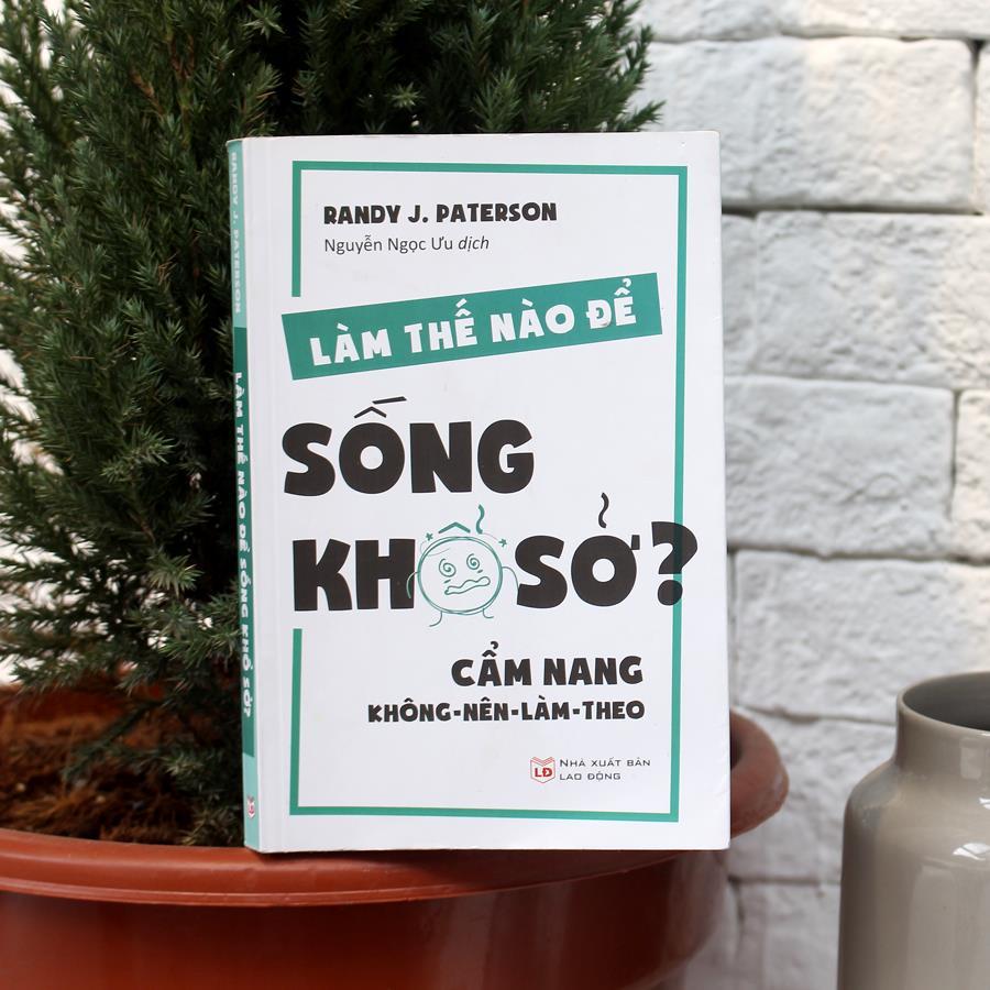 Sách: Làm Thế Nào Để Sống Khổ Sở? Cầm nang không nên làm theo - TSKN