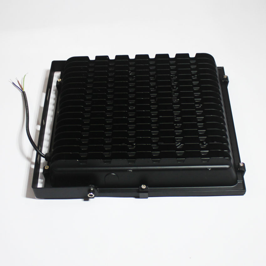 ĐÈN PHA LED CHUYÊN DỤNG 200W, Tiêu chuẩn kháng nước IP66.