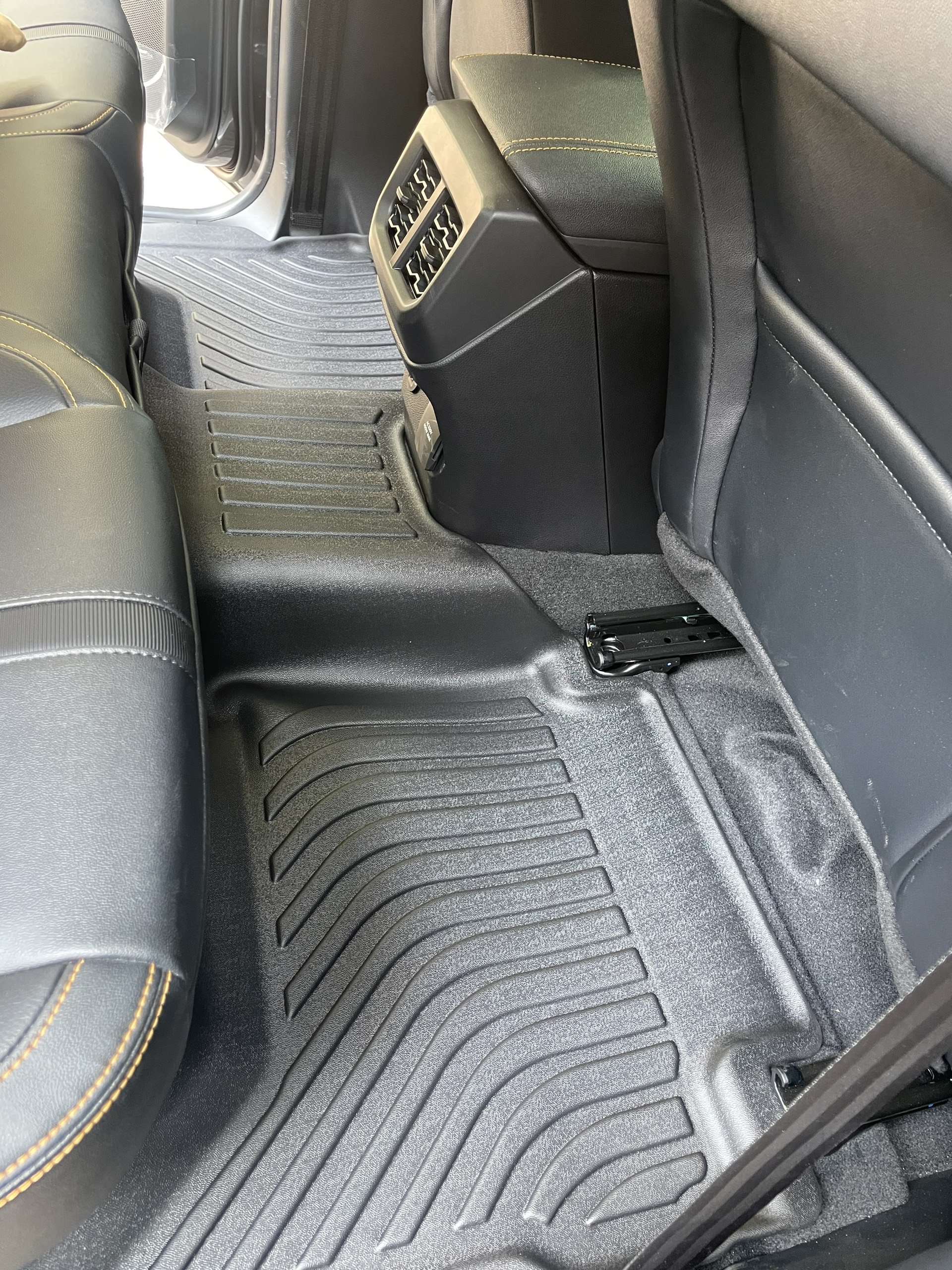 Thảm lót sàn xe ô tô Ford Ranger/ Ford Raptor 2022 + Nhãn hiệu Macsim chất liệu nhựa TPE cao cấp màu đen