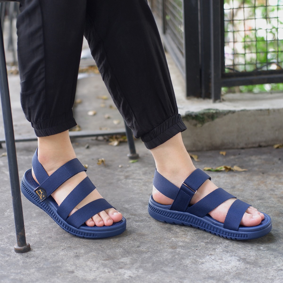 Giày sandal nam siêu nhẹ hiệu MOL thích hợp mang đi học MS2