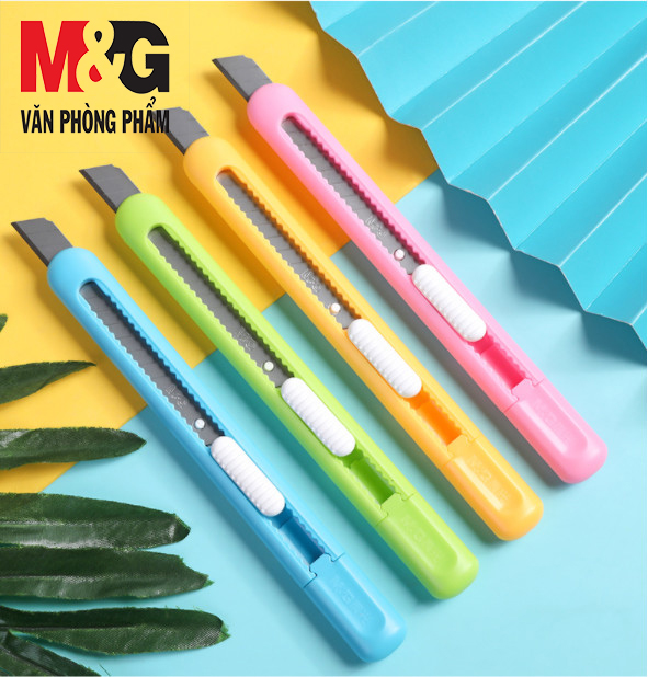 Dao rọc giấy M&G thân có 4 màu xanh dương,xanh lá, vàng, hồng-lưỡi dao dài 9mm- ASS91462