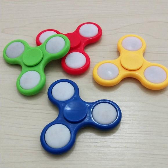 Con quay 3 cánh nhựa Spinner (Nhiều màu