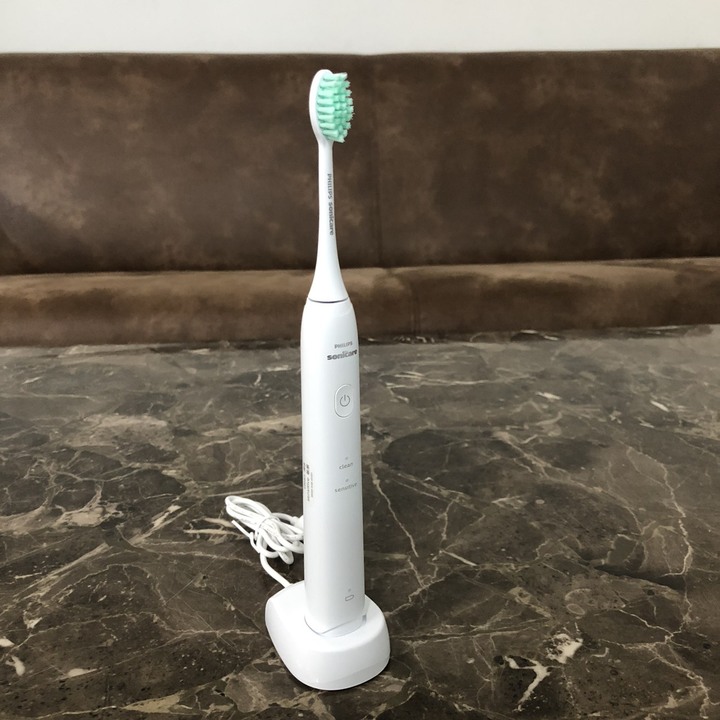 Bàn chải đánh răng điện Philips Sonicare HX2421 tích hợp 2 chế độ làm việc Clean, Sensitive - Hàng Nhập Khẩu