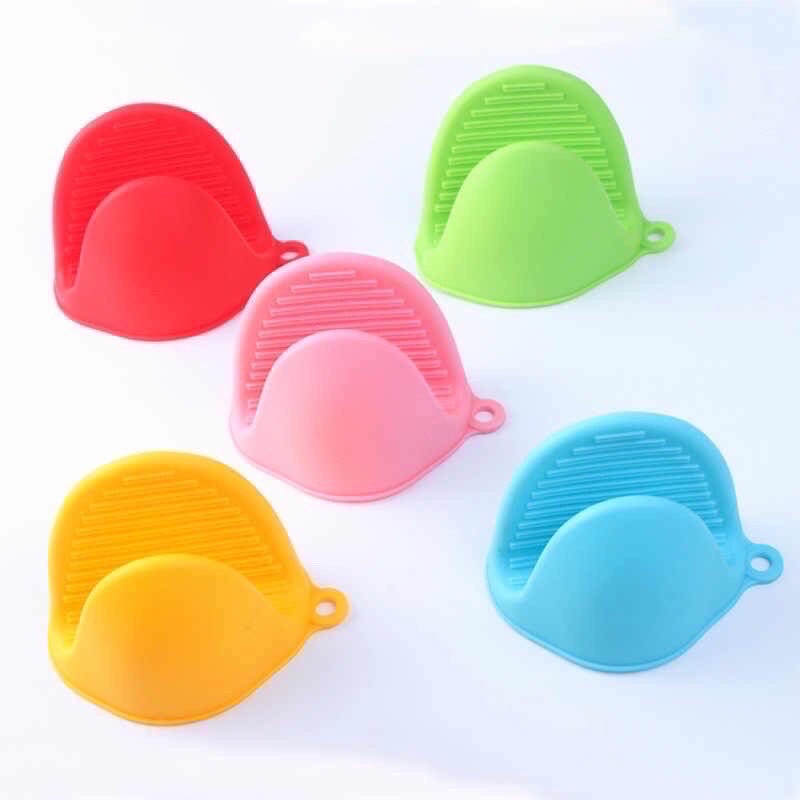 Miếng nhấc nồi silicon chịu nhiệt tốt , miếng lót bắc nồi chống nóng có móc treo, miếng lót tay bắc xoong