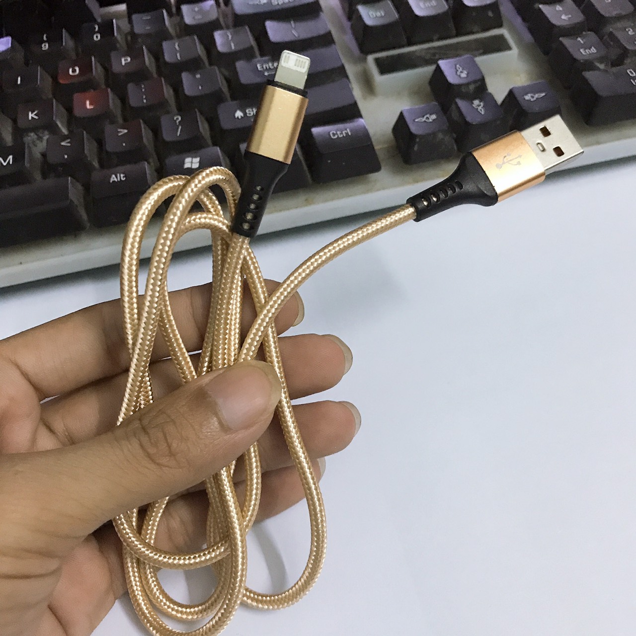 Dây cáp sạc nhanh dòng 2.1 A, truyền dữ liệu dây bện dù siêu bền, chống rối USB-A to IP- Hàng chính hãng