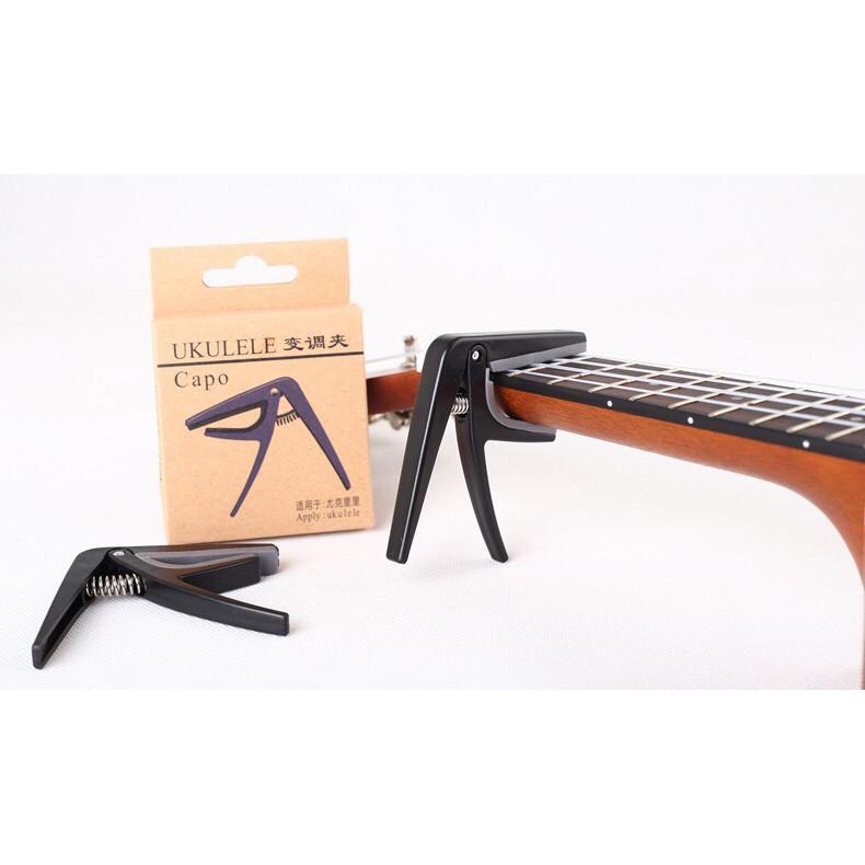 Kẹp Capo Ukulele điều chỉnh tông đàn kích thước nhỏ gọn nhẹ dễ mang đi.