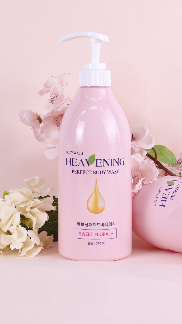 Sữa tắm dưỡng ẩm, làm trắng da Heavening Perfect tặng kèm khăn ướt khử trùng