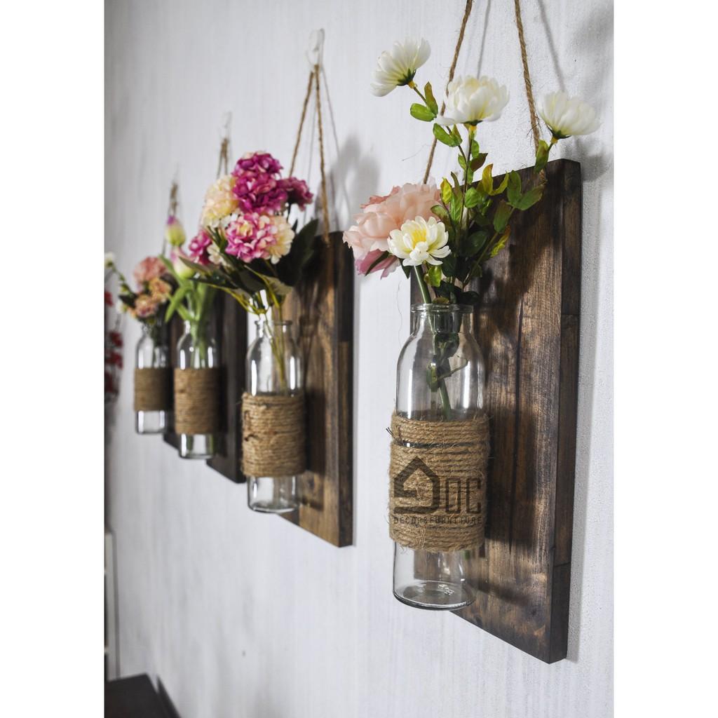 Bảng gỗ gắn lọ hoa thủy tinh treo tường gồm hoa giả trang trí tường phòng khách, phòng ngủ, quán coffee, nhà hàng