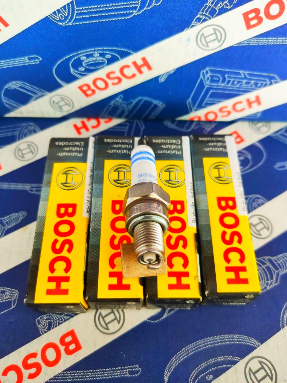 Bugi Xe Máy Chân Ngắn Bosch Honda Dream, Wave 110, Future 110, Yamaha Jupiter, Sirius, Nouvo 115, Suzuki Viva, Smash, Sym Attila