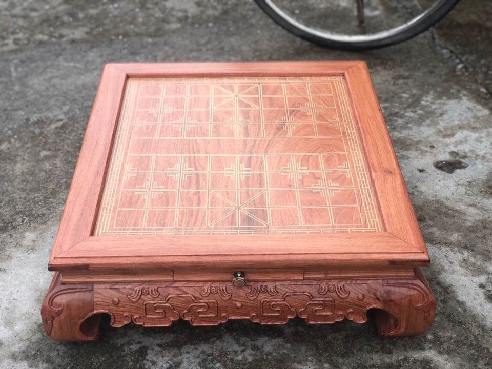 Bàn cờ chân quỳ gỗ hương sang trọng, đẳng cấp