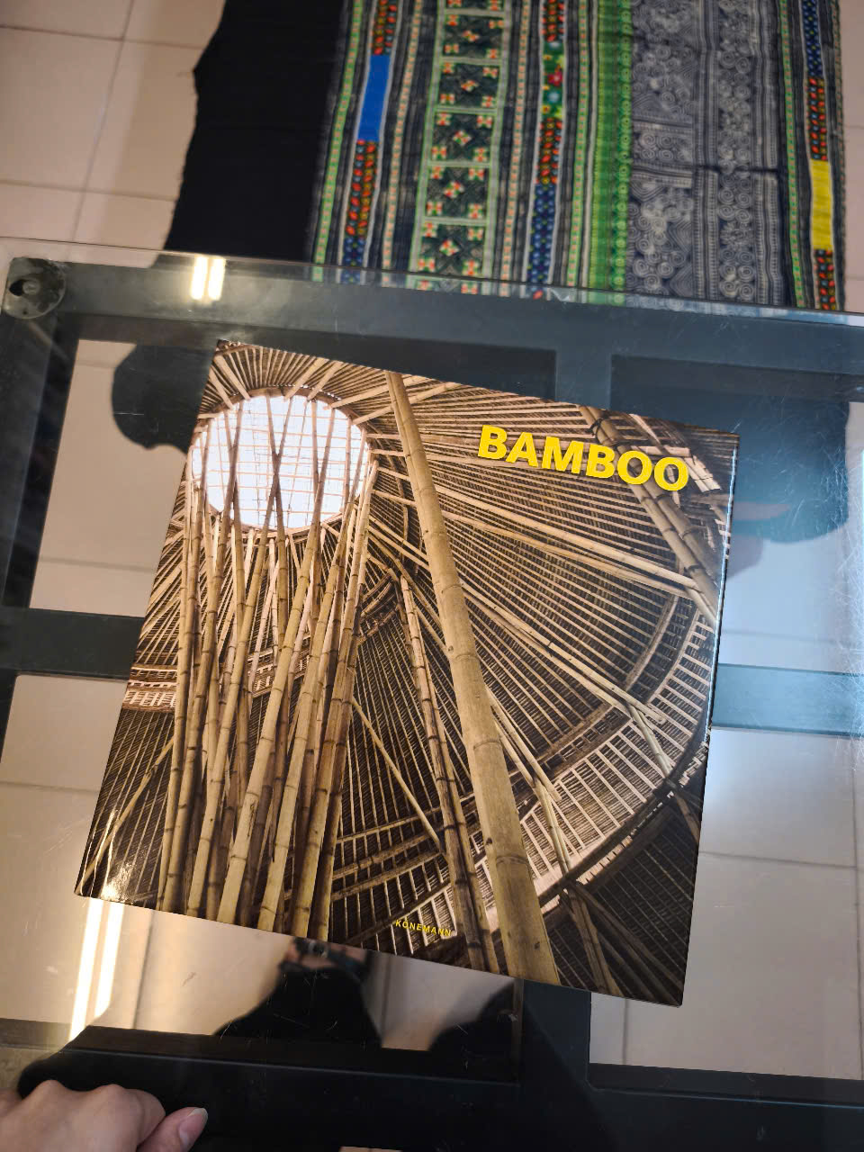 Sách - Bamboo (Contemporary Architecture & Interiors) by Simone Schleifer - Art/ Design In English