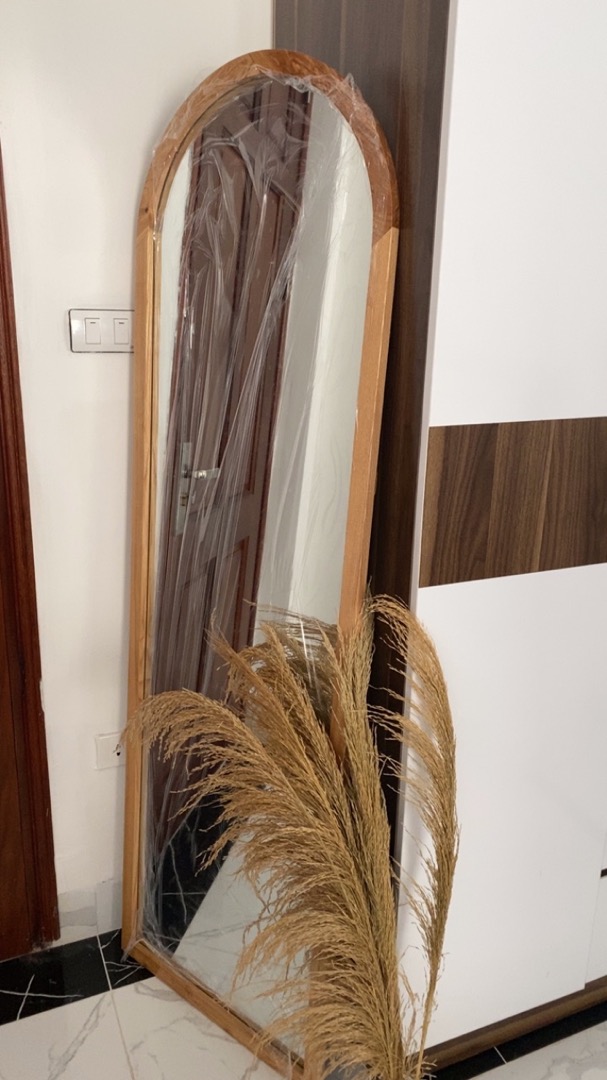 Gương soi toàn thân khung gỗ treo tường mái vòm dáng giá rẻ kích thước 45x120cm guonghoangkim mirror KG0001