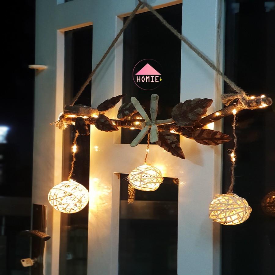 Khúc cây gỗ trang trí tường kèm phụ kiện lấp lánh phong cách vintage