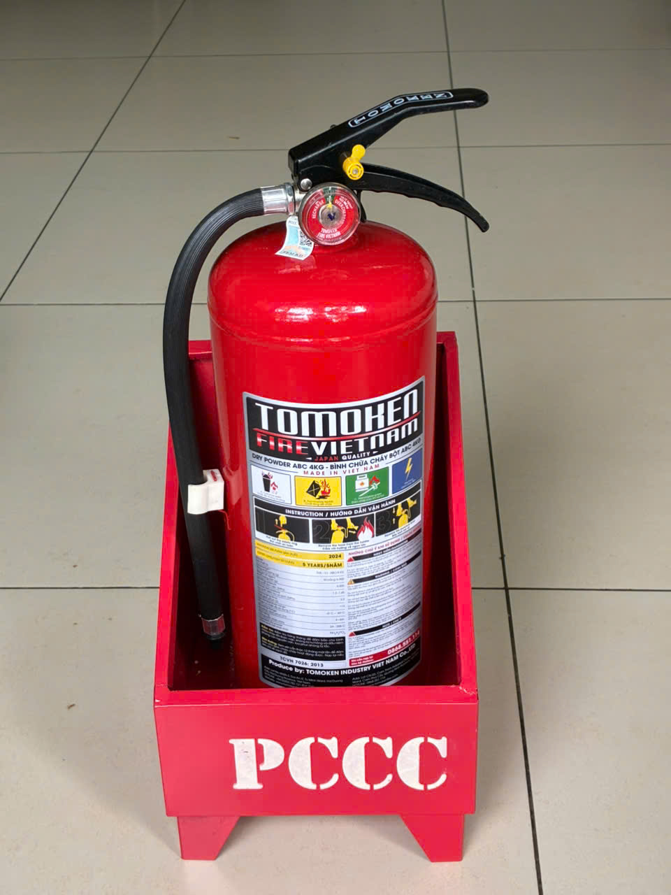 Kệ đơn đựng một bình chữa cháy