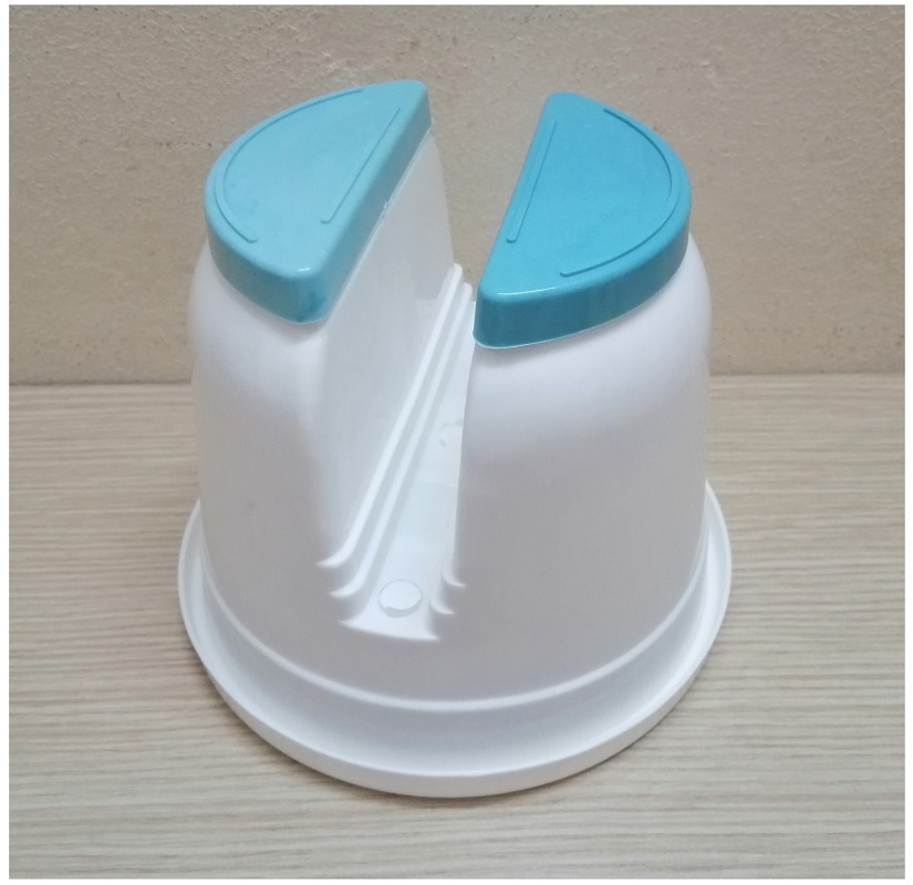 3 Chậu Kẹp Ban Công Trồng Hoa Cây Cảnh Nhiều Màu KT 16x13,5cm - Màu Ngẫu Nhiên