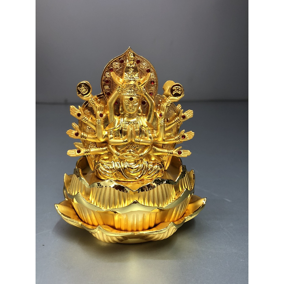 Tượng Để Ô tô Quan Âm Bồ Tát Thiên Thủ Thiên Nhã ngồi đế sen vàng ( có hai mặt giống nhau DA12106