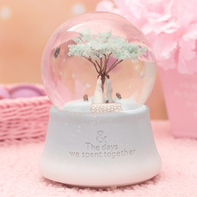 hộp nhạc quả cầu tuyết chuyện tình hoa anh đào 