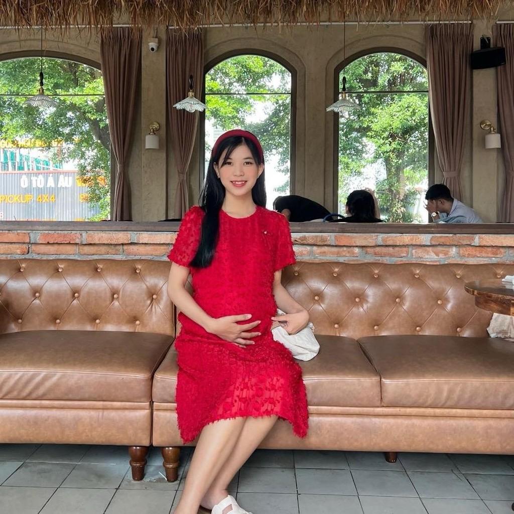 Đầm bầu tơ thêu nổi phom suông cách điệu đính nơ xinh xắn đi chơi, dự tiệc - Đỏ