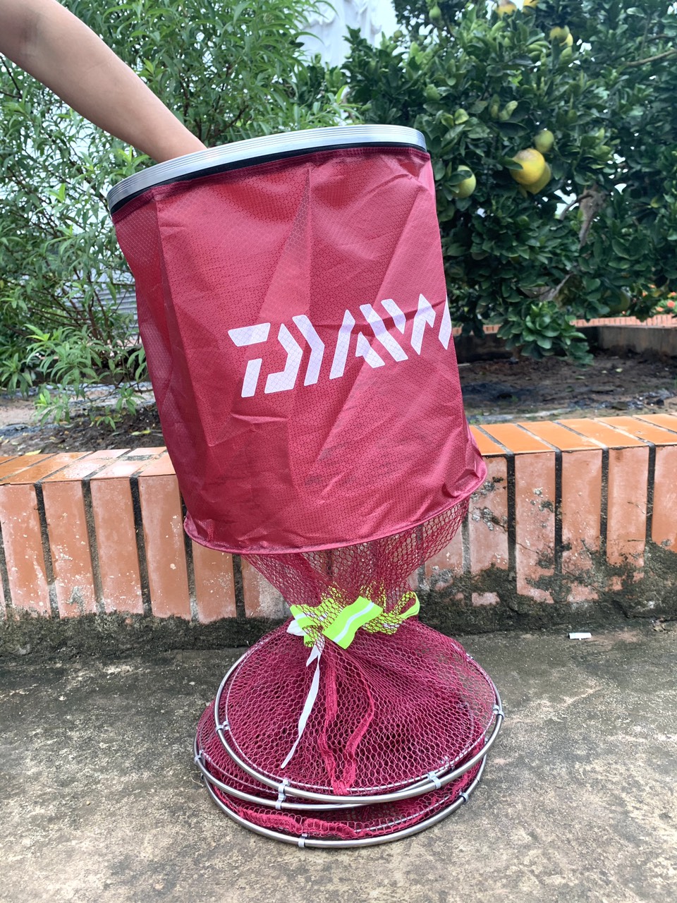 Rọng Đựng Cá cao cấp , màu đỏ và xanh , khung inox chắc chắn , chất liệu lưới viên cao su không thấm nước