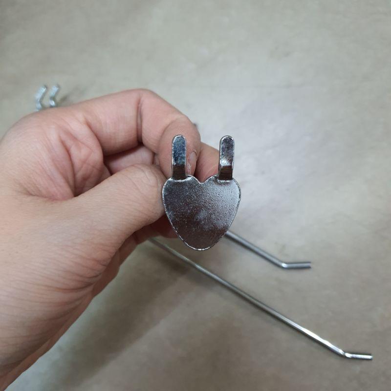 Móc cài tôn lỗ 2 chân. móc cài tôn lỗ tim 2 chân