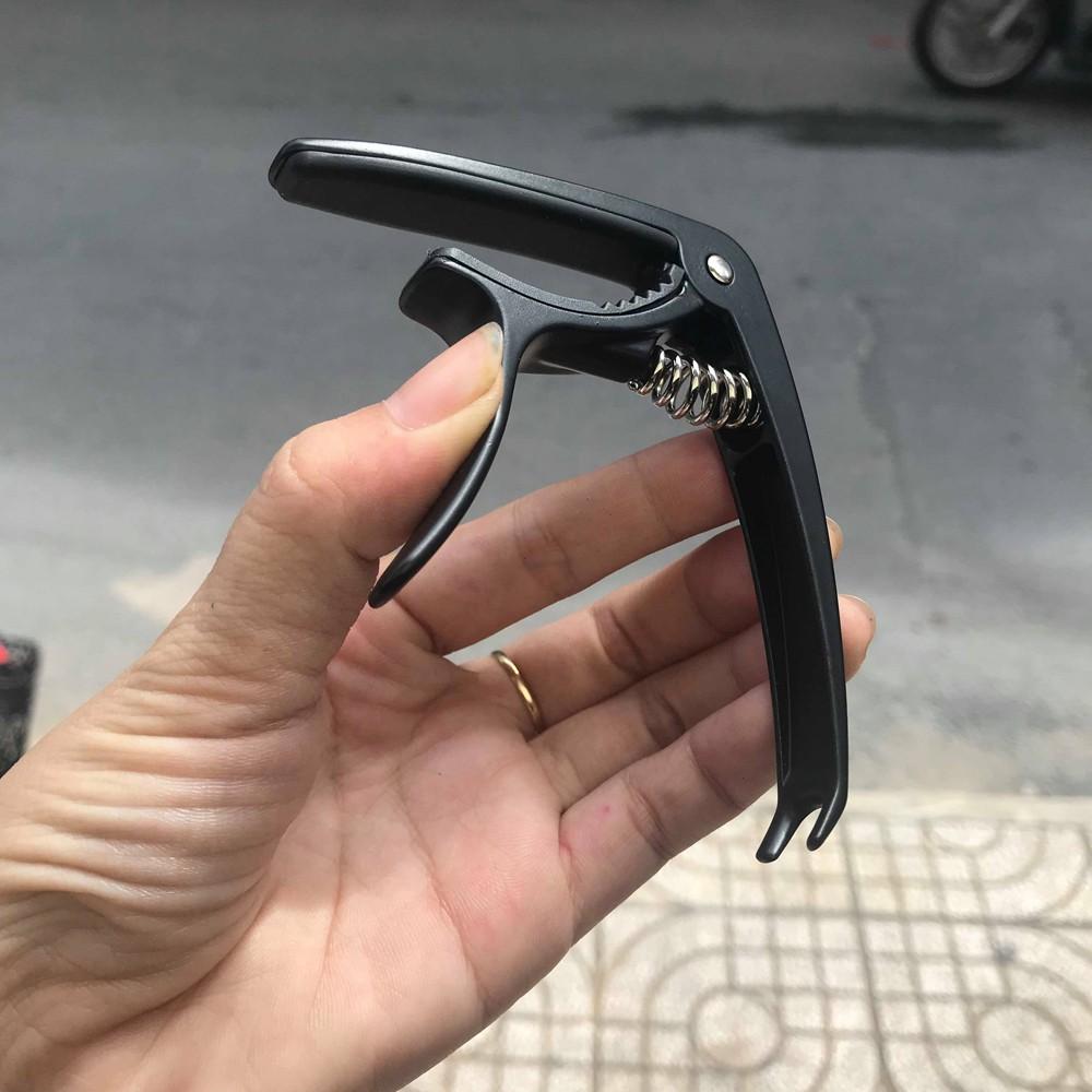 Capo nguyên khối, có móc nhổ chốt gym - Capo 2 tác dụng cho guitar - tặng 1 pick