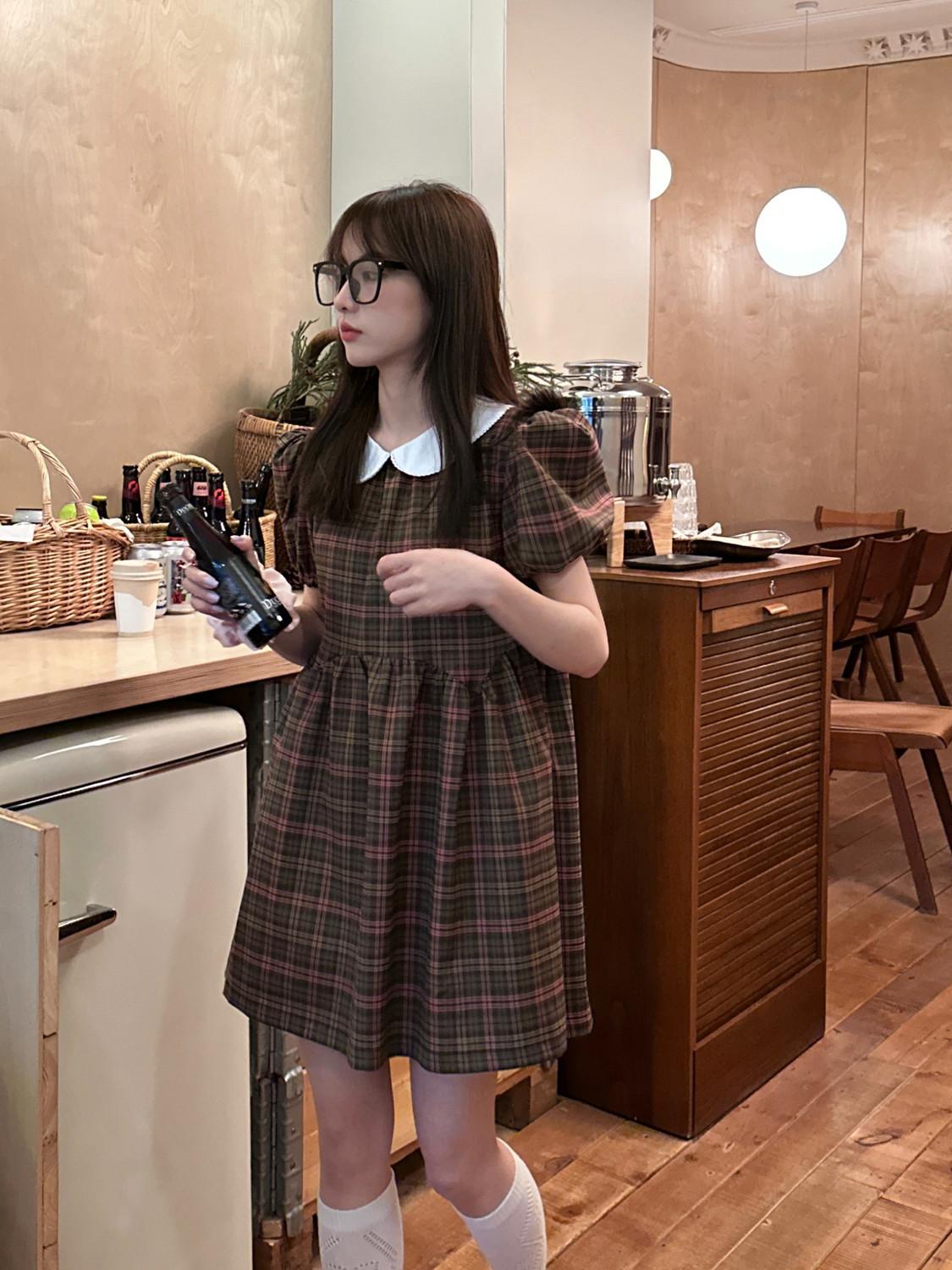 CHENGRUI Kiểm tra bong bóng tay áo kiểu Pháp búp bê cổ áo đầm 100 phù hợp với gầy lỏng lẻo ngọt ngào đám đông giảm tuổi ngắn tay áo váy ngắn