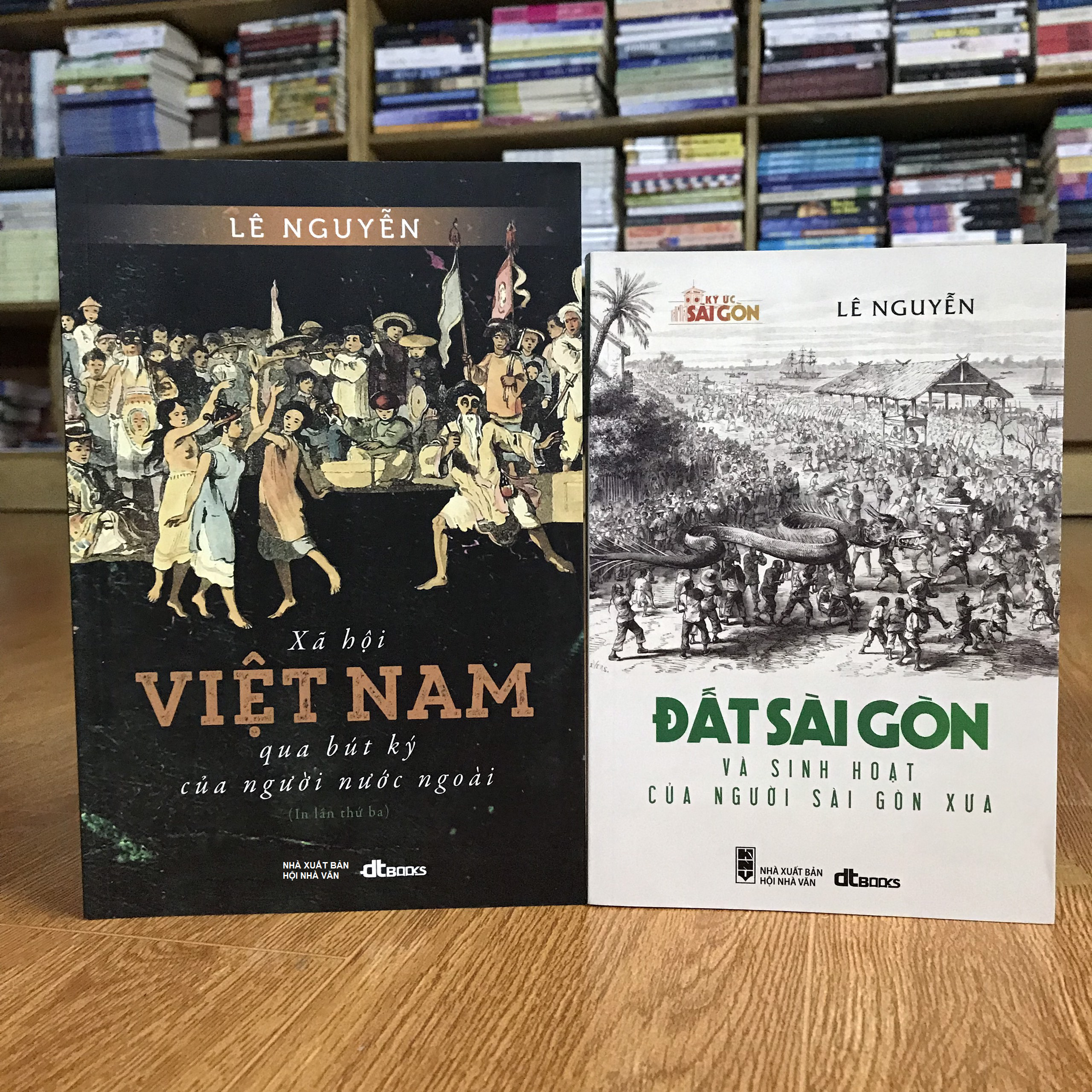 Combo sách nghiên cứu lịch sử Việt Nam của học giả Lê Nguyễn: Xã hội Việt Nam qua bút ký của người nước ngoài + Đất Sài Gòn và sinh hoạt của người Sài Gòn xưa (tặng kèm bookmark)