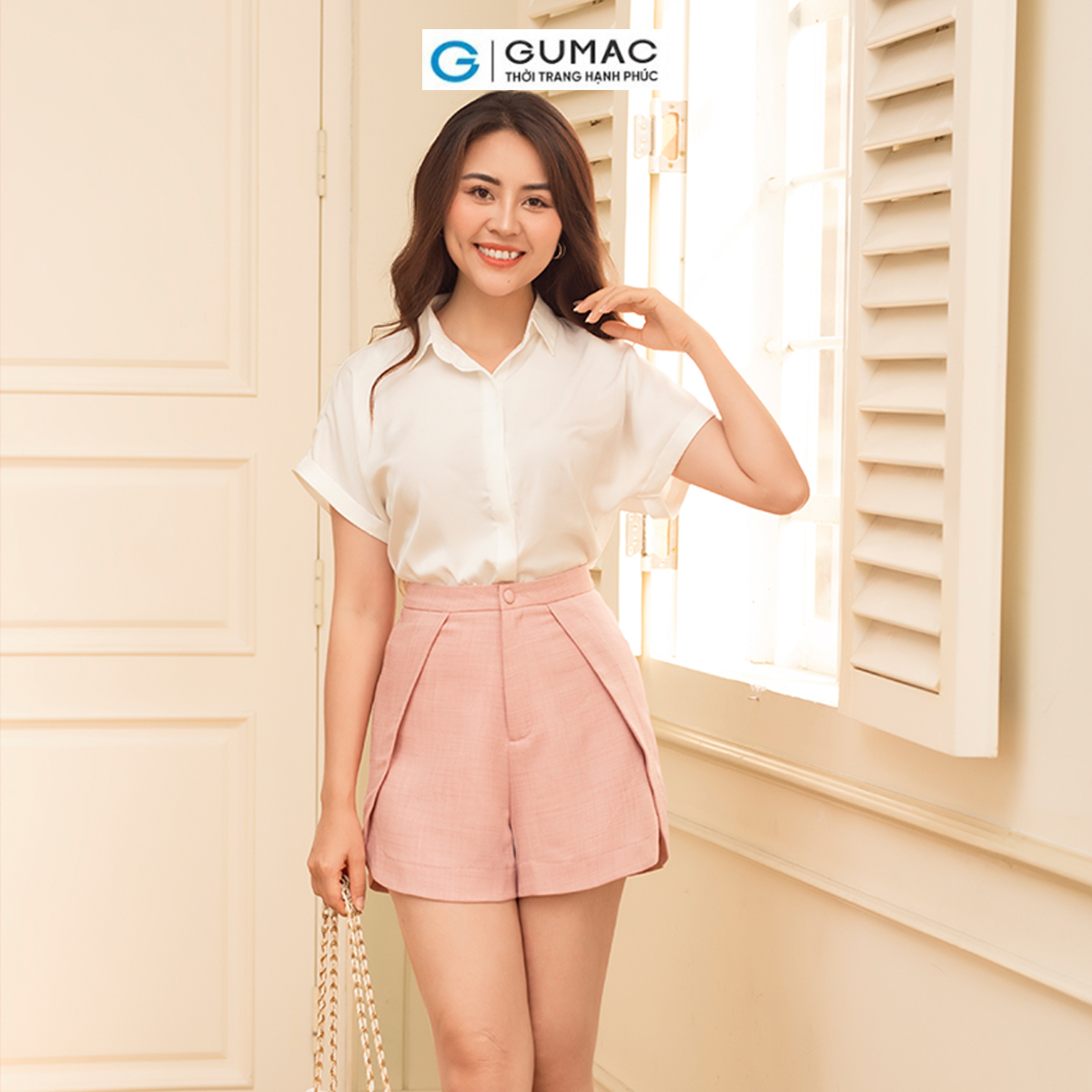 Áo sơ mi nữ tay ngắn liền lai lật nẹp che nút công sở thanh lịch thời trang GUMAC AD06017
