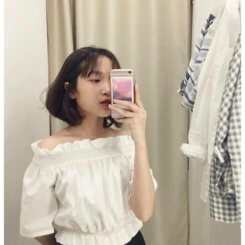 ÁO TRỄ VAI DÁNG CROP TOP MÀU TRẮNG KÈM CHÂN VÁY ĐEN DÁNG CHỮ A
