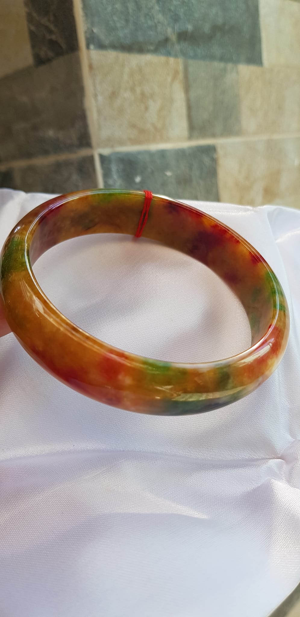 Vòng đeo tay Nam Cẩm Thạch Bản Hẹ Tứ Quý Ni 67mm X cao 16mm x dầy 7mm Màu tứ quý đỏ vàng xanh bóng đẹp Nam tay to 78kg - 90kg đeo đẹp tươi may mắn ạ