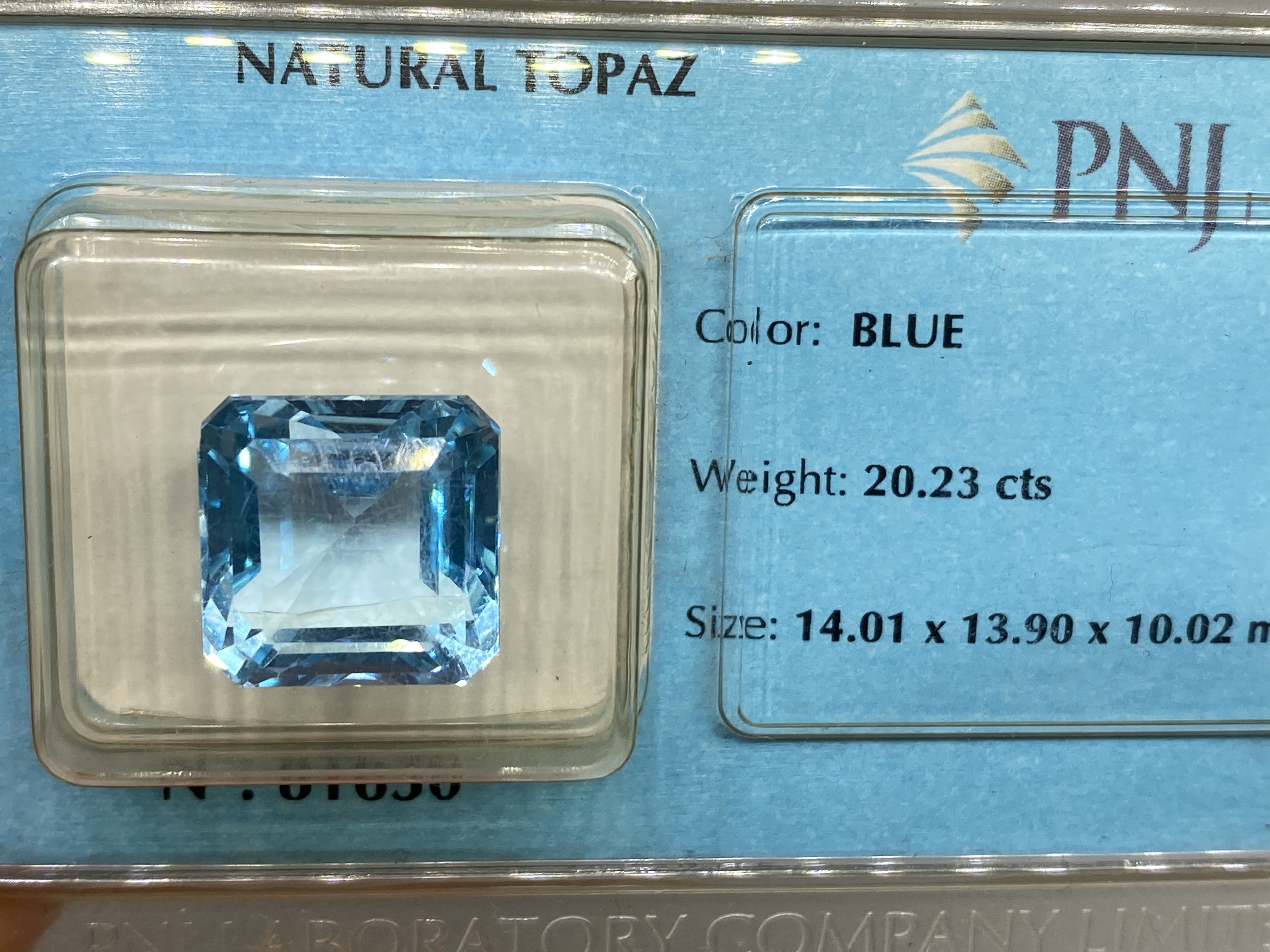 Viên Topaz vuông mài giác 20.23ct 81630