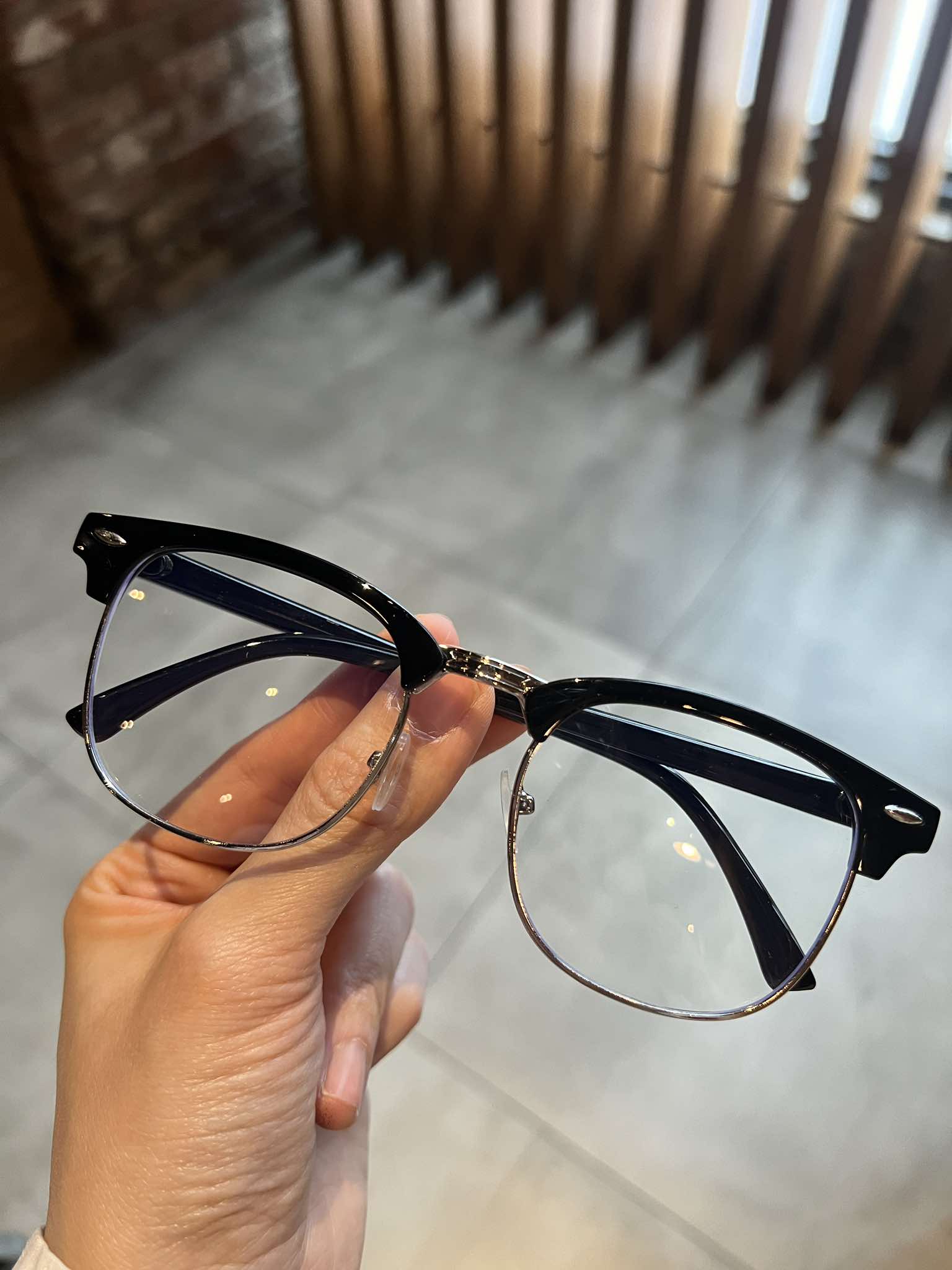 Kính chống ánh sáng xanh gọng Clubmaster dáng nửa viền