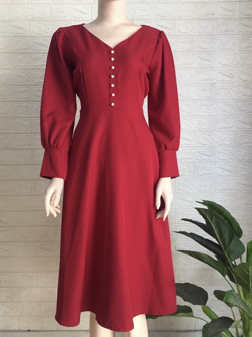 Đầm xoè cổ V đính nút tay dài