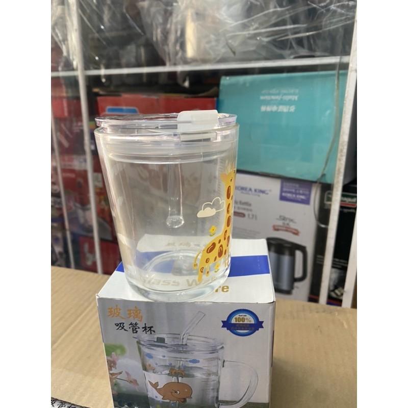 Ly thủy tinh nắp đậy tay cầm