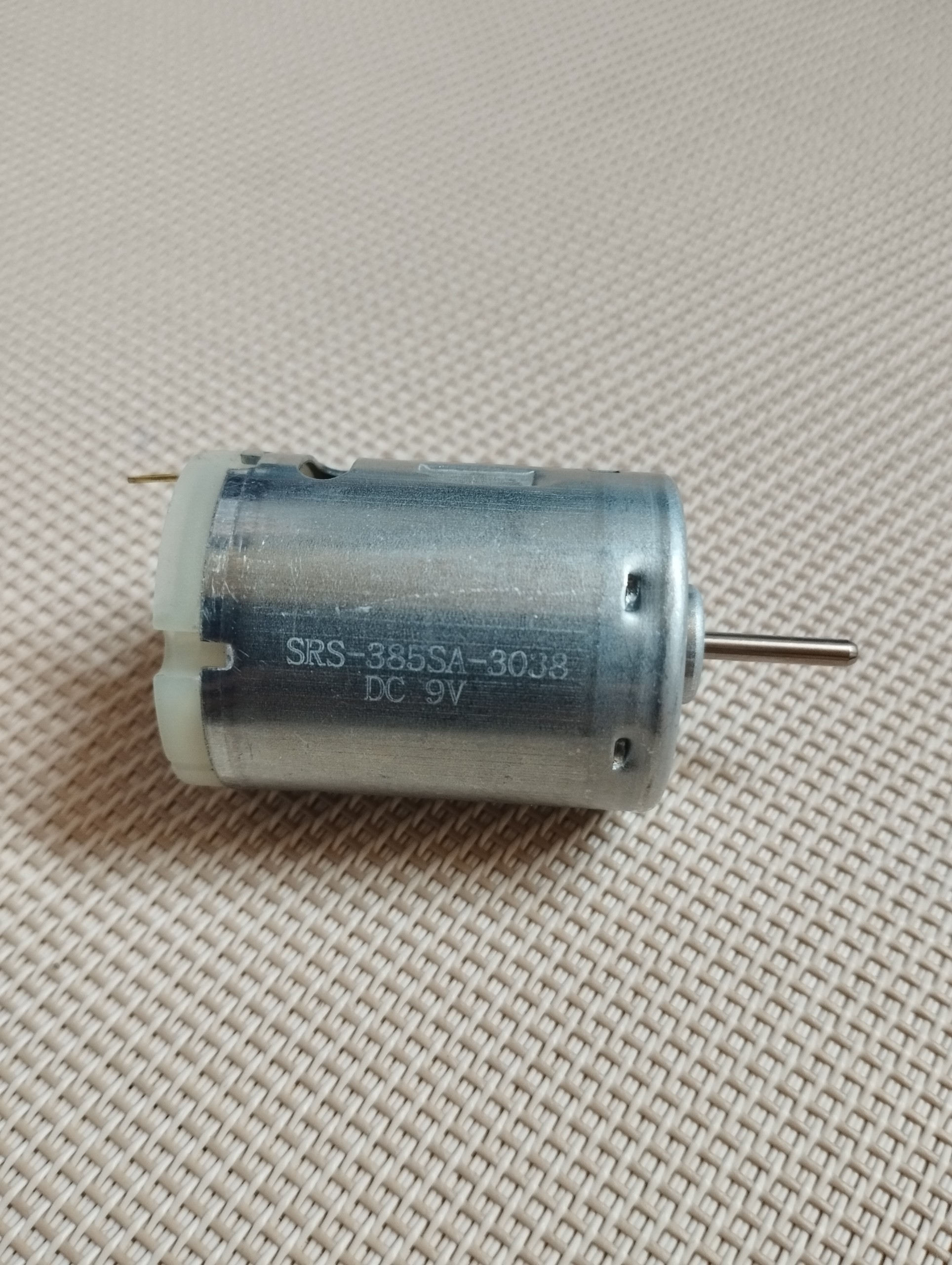 Động cơ 385 điện áp 6v-12v dùng để chế tạo