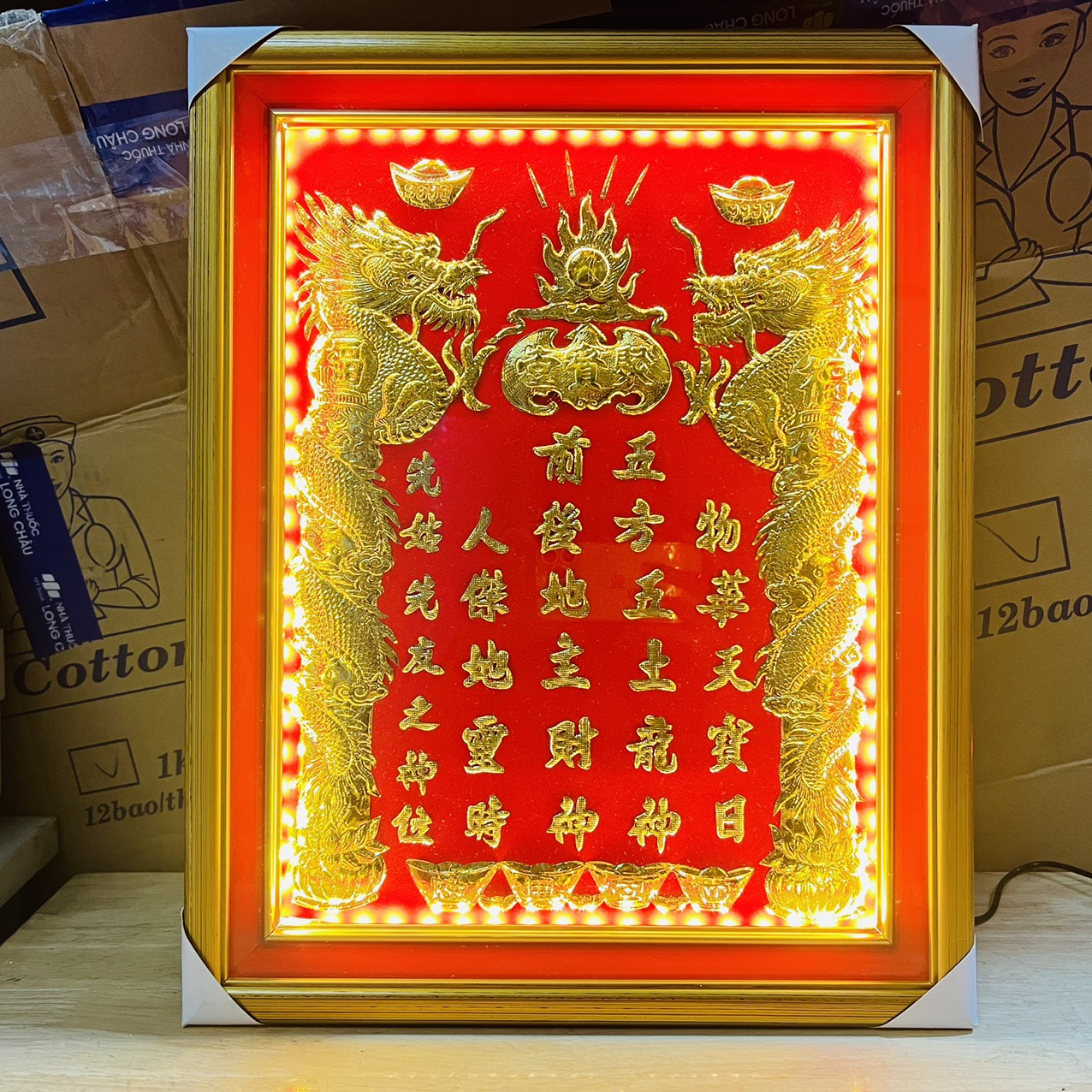 Bài vị Thần Tài Thổ Địa dát vàng 24 K 38cmx48cm khung gỗ màu vàng, có đèn