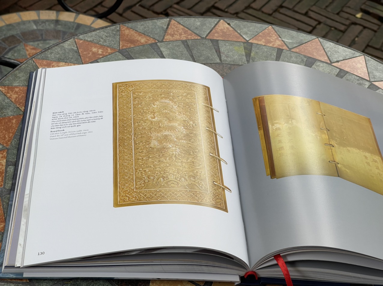 TỪ MUSÉE KHAI-DINH ĐẾN BẢO TÀNG CỔ VẬT CUNG ĐÌNH HUẾ – Bảo tàng Lịch sử Quốc Gia - Trung tâm bảo tồn Di tích cố đô Huế – NXB Thế Giới
