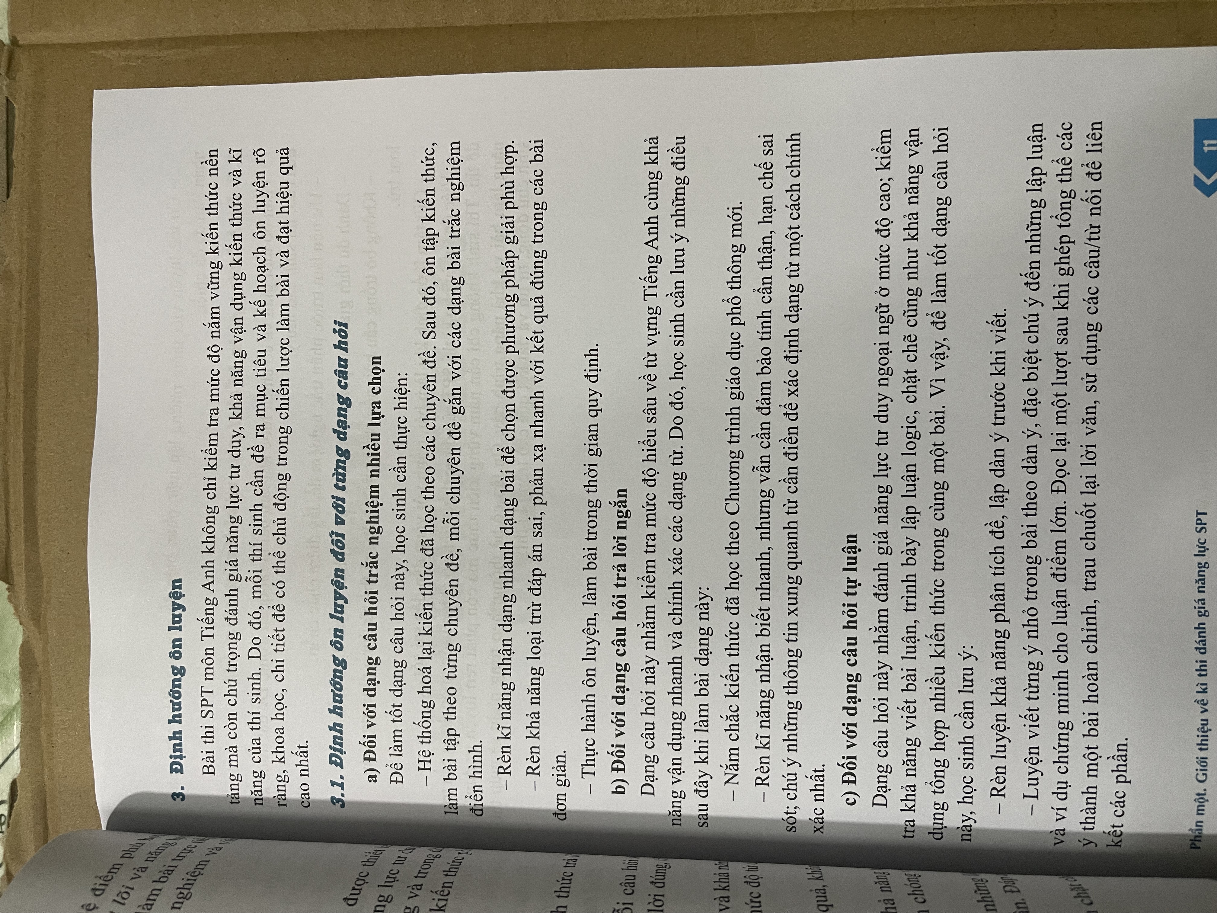 Sách - hướng dẫn ôn luyện thi đánh giá năng lực SPT môn tiếng anh