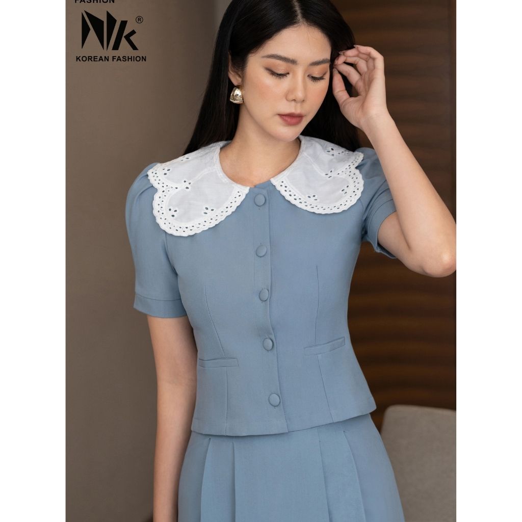 Set Áo Croptop Và Váy Công Sở NK Fashion Thiết Kế Cổ Ren, Chân Xếp Ly Thanh Lịch, Chất Liệu Vải Nhập Khẩu Hàn Mềm Mại NKFBD2203002