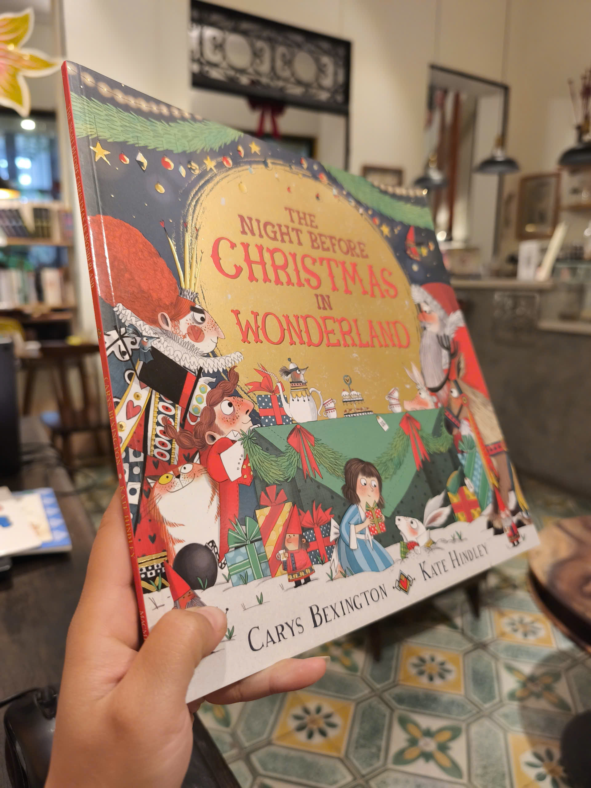 Sách - The Night Before Christmas in Wonderland by Carys Bexington