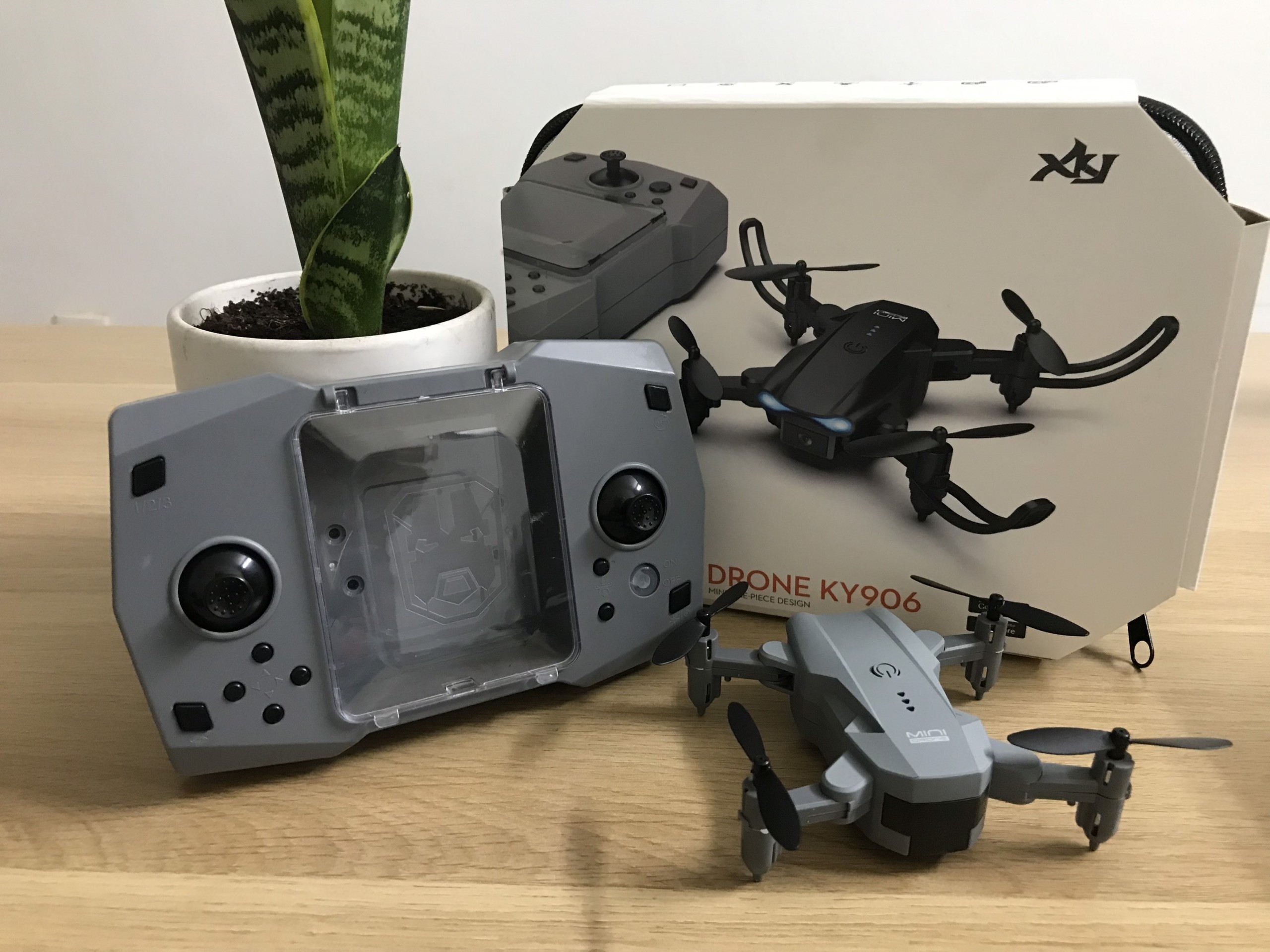 Flycam KY906 Mini Drone 4K có camera dành cho người tập bay, pin trâu, nhào lộn 360 độ, truyền hình ảnh trực tiếp về điện thoại