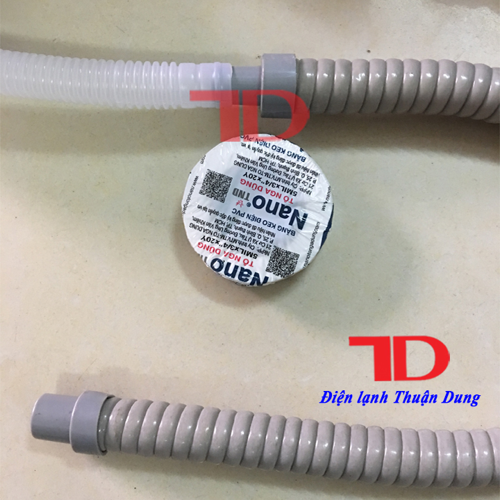 Ống thoát nước máy lạnh 120 cm zin có bảo ôn chống mồ hôi nhiễu nước