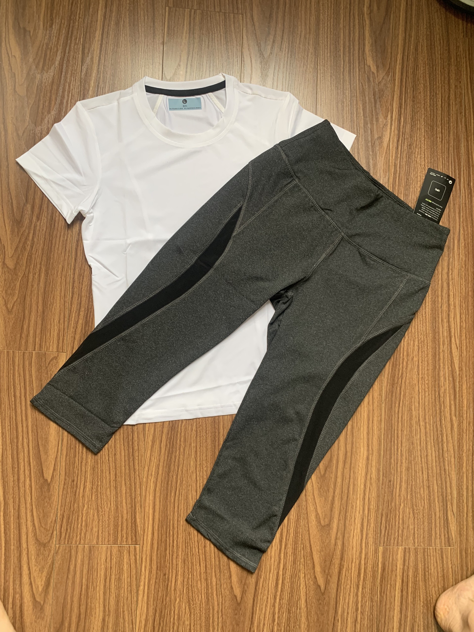SET ĐỒ NỮ GỒM QUẦN LEGGING LỬNG VÀ ÁO THUN NỮ NGẮN TAY ĐA NĂNG