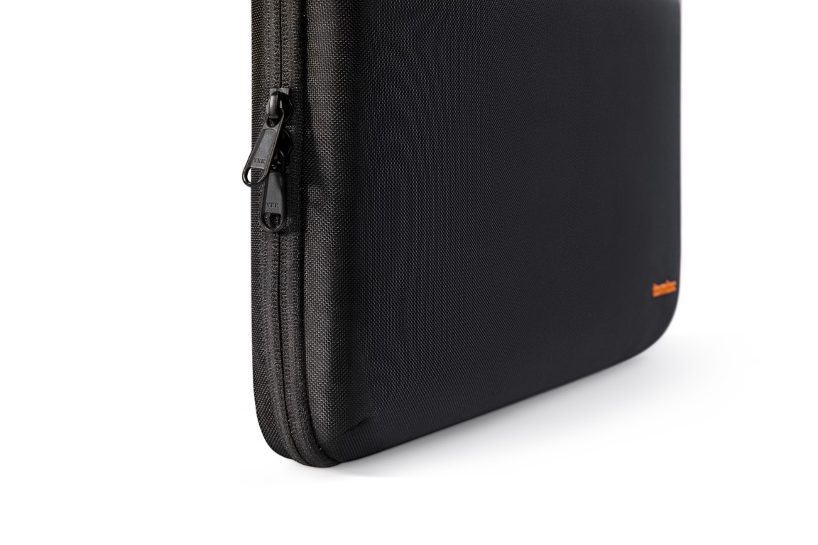 Túi xách chống sốc Tomtoc Spill-Resistant dành cho Macbook - Hàng chính hãng