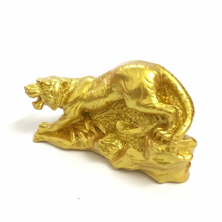 Tượng con Cọp vàng, chất liệu nhựa được phủ lớp màu vàng óng bắt mắt, dùng trưng bày trong nhà, những nơi phong thủy, cầu mong may mắn, tài lộc - TMT Collection - SP005231