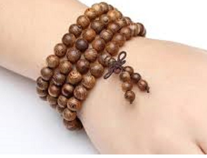 Combo 2 vòng tay nam nữ tràng hạt 108 hạt gỗ đàn hương phong thủy may mắn 6 ly và 8 ly